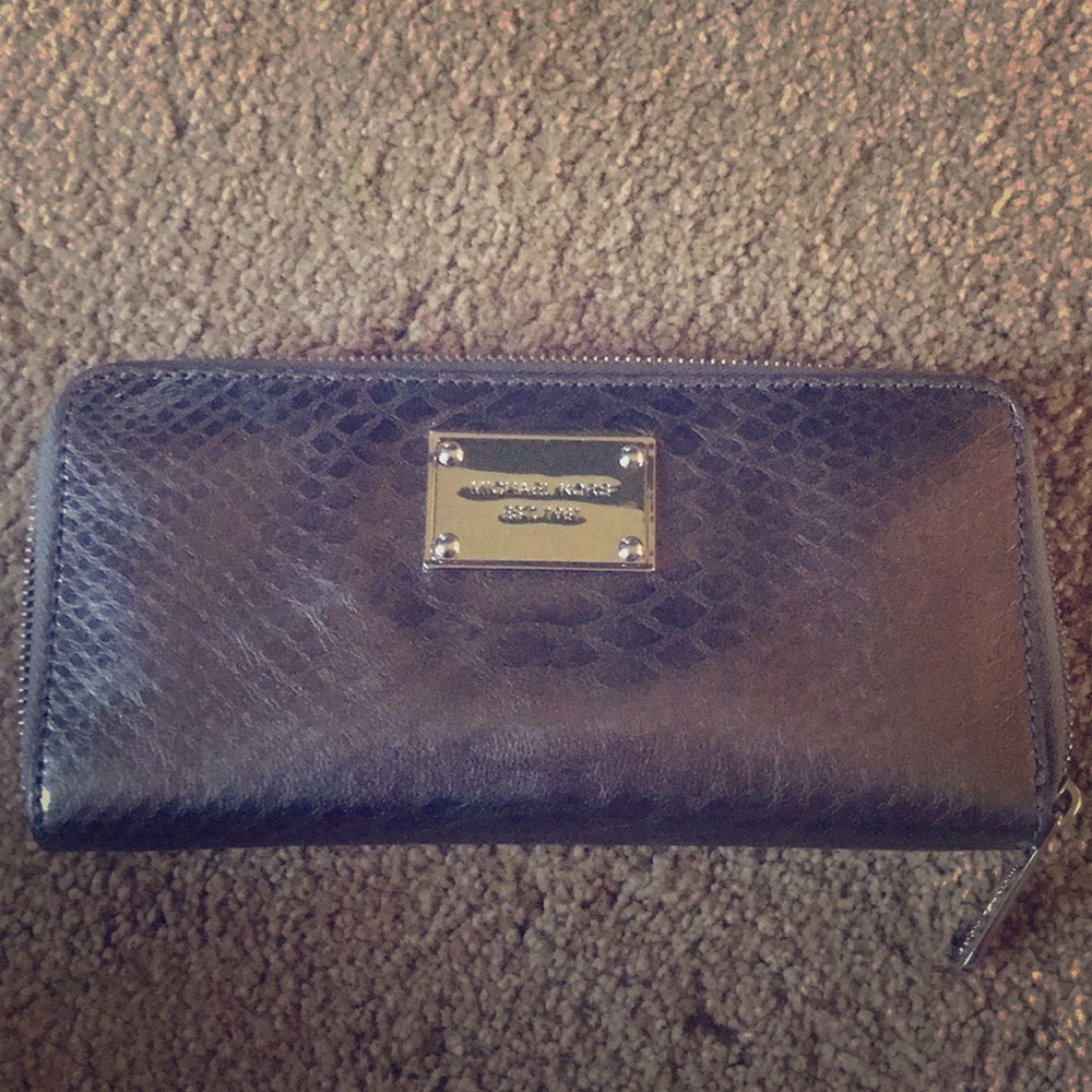 Michael Kors wallet like new - Picture 1 of 2